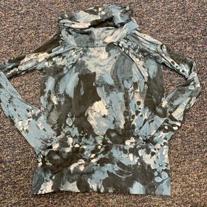 Self Esteem Marble Print Turtleneck Top sz. M